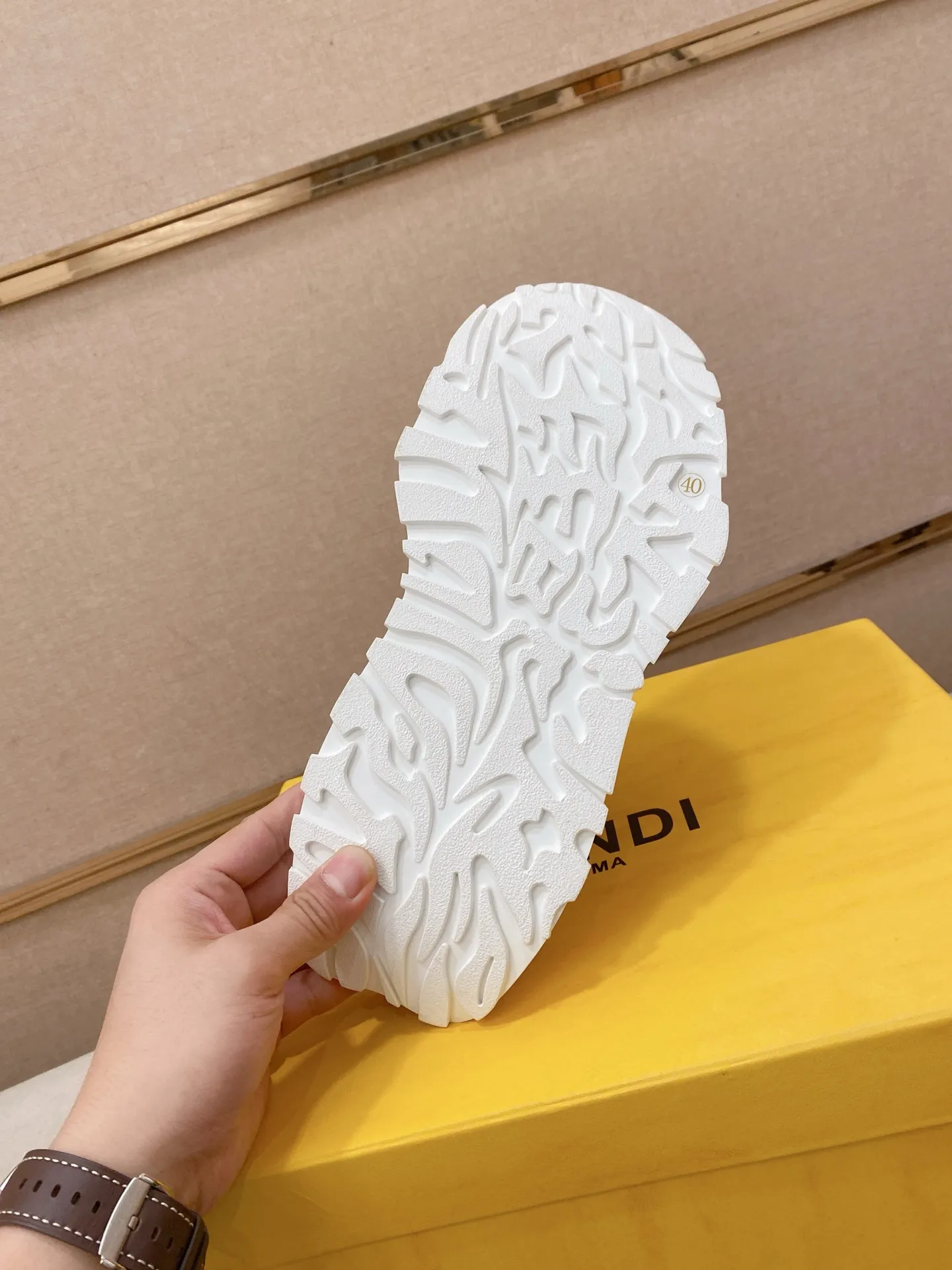 Factory price 580💰 FENDI new model (Fendi) official website 1:1 copy 👊🏻Upper 🇮🇹Imported cowhide🇩🇪Inside imported breathable mesh lining. The original outsole is molded to reflect the identity of every man, and the upper foot is elegant and stable🚶🏻🚶🏻The high-end custom counter original replica📯The shoe last remains unchanged regardless of wind and rain, and can withstand the verification of time🔍️,🔵 Size: 39-45. Can be customized 38-46 non-refundable and non-exchangeable!